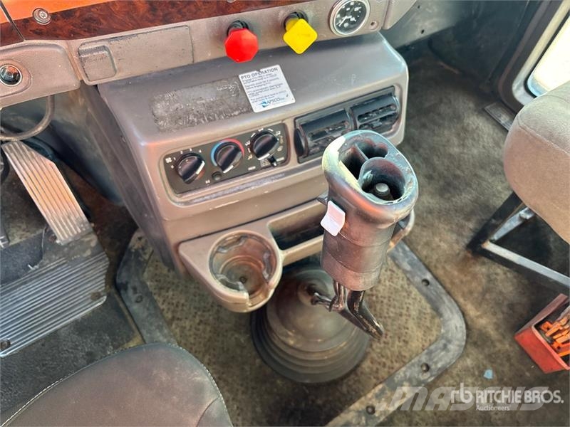 Mack CL733 Autotractoare