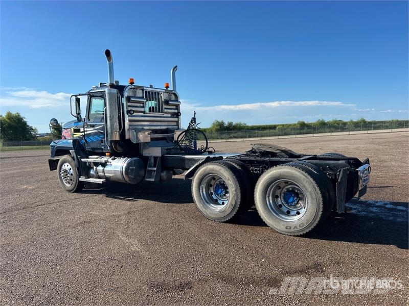 Mack CL733 Autotractoare