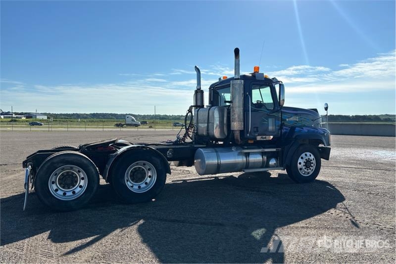 Mack CL733 Cabezas tractoras