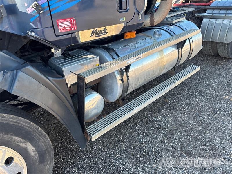 Mack CL733 Autotractoare