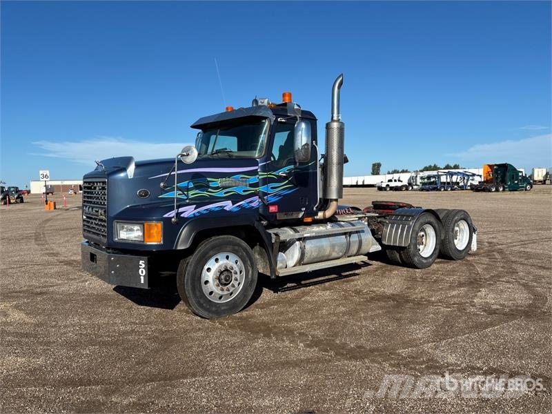 Mack CL733 Autotractoare