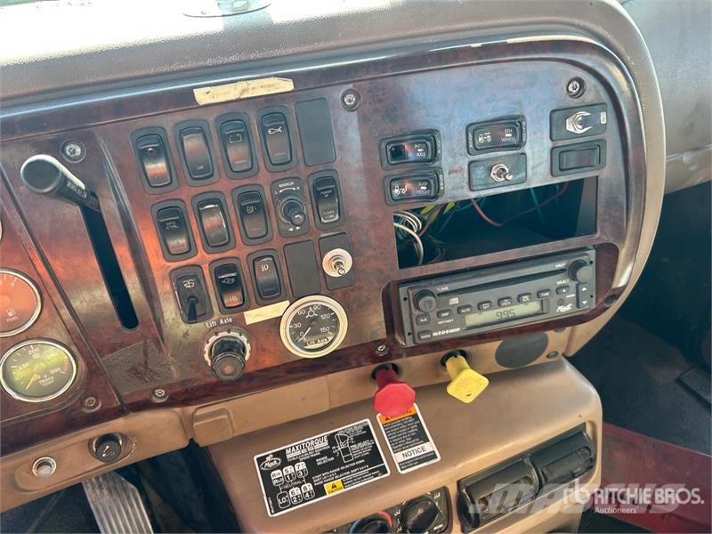 Mack CL733 Autotractoare