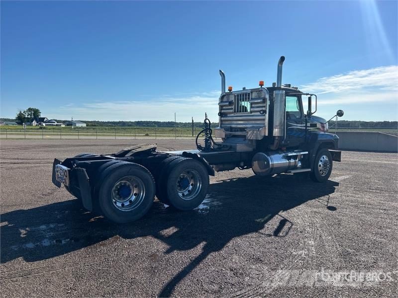 Mack CL733 Autotractoare