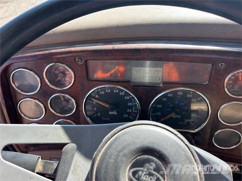 Mack CL733 Autotractoare