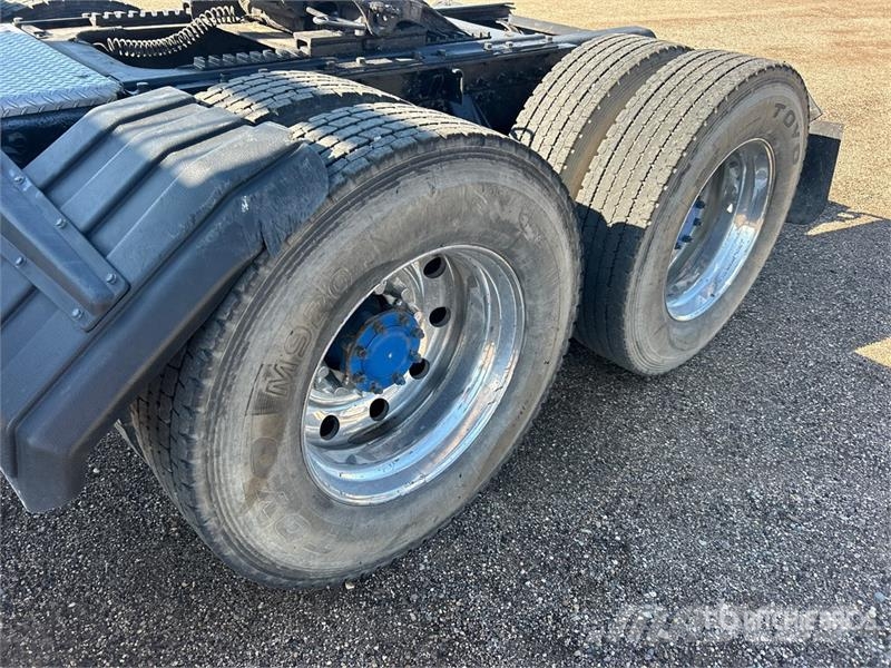 Mack CL733 Autotractoare