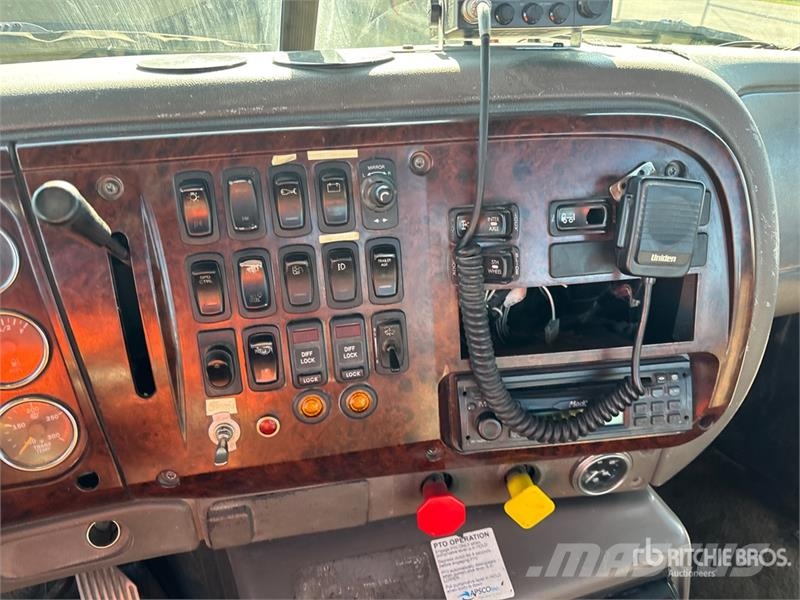Mack CL733 Autotractoare