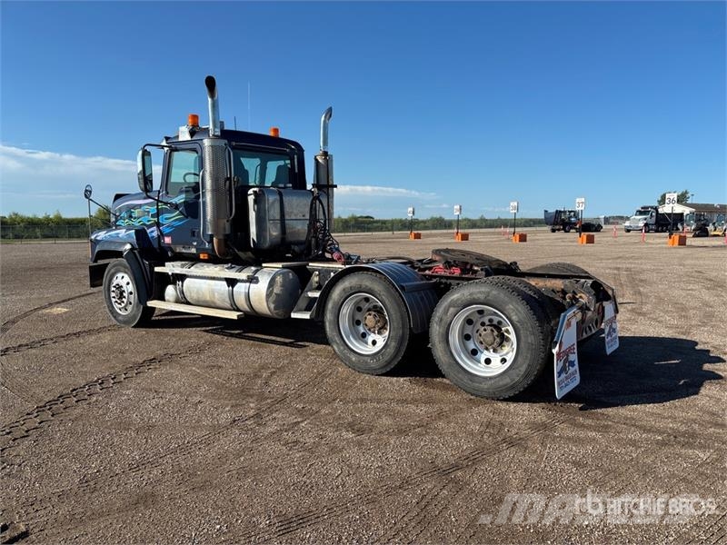 Mack CL733 Autotractoare