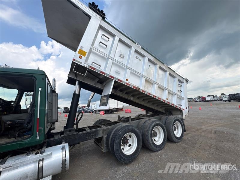 Mack CV713 Camiones bañeras basculantes o volquetes