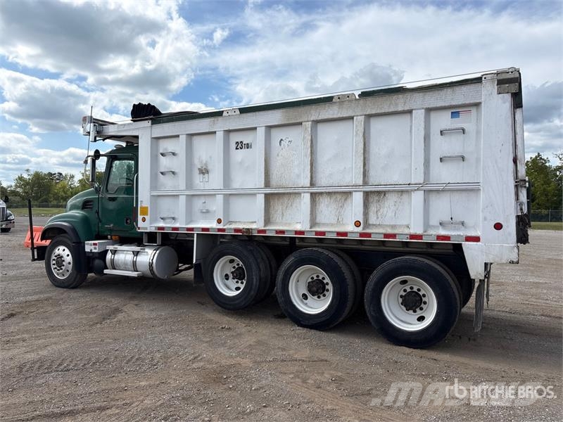 Mack CV713 Camiones bañeras basculantes o volquetes
