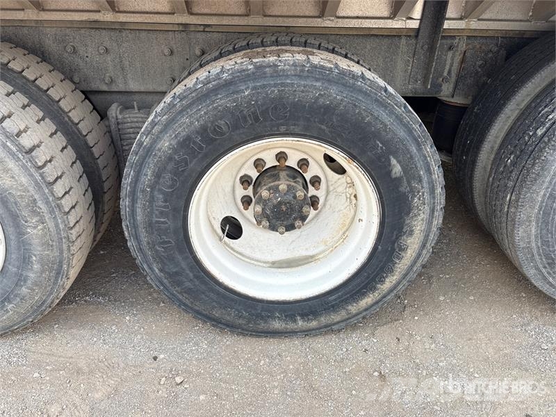 Mack CV713 Camiones bañeras basculantes o volquetes