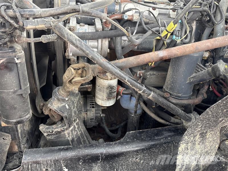 Mack CV713 Camiones bañeras basculantes o volquetes