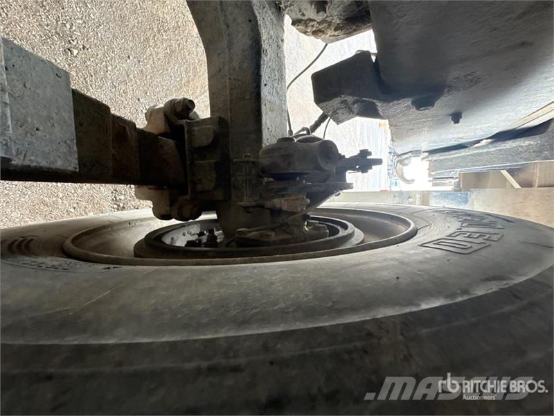 Mack CV713 Camiones bañeras basculantes o volquetes