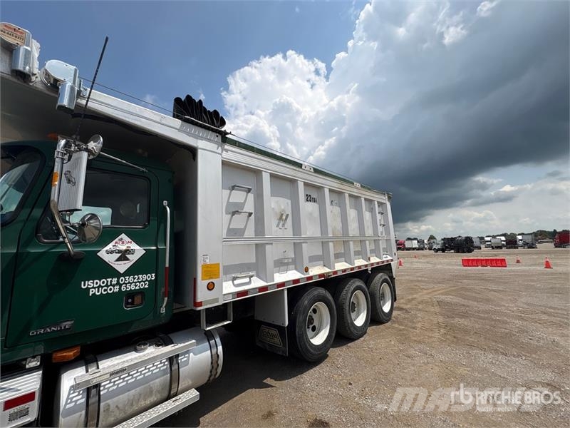 Mack CV713 Camiones bañeras basculantes o volquetes