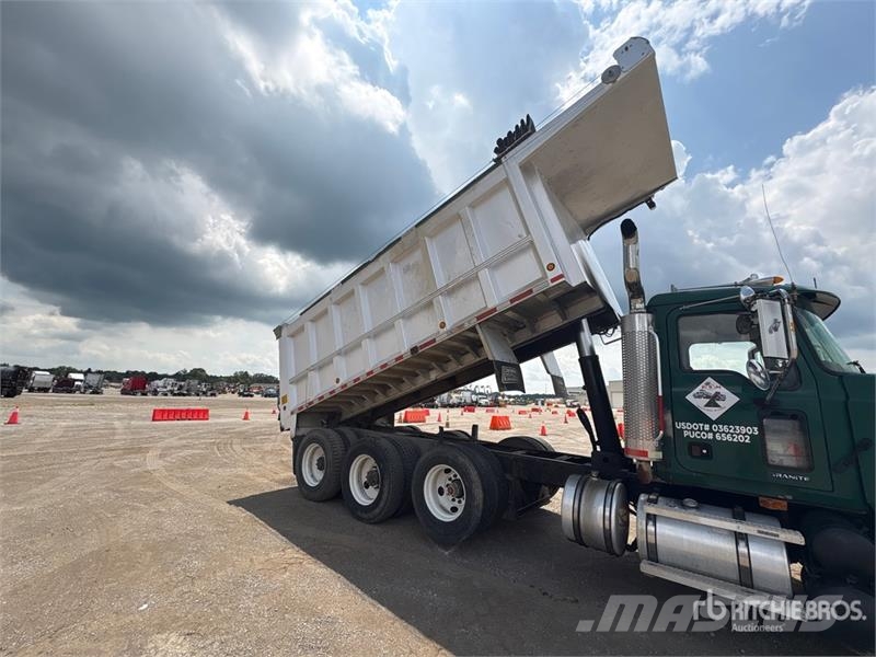 Mack CV713 Camiones bañeras basculantes o volquetes