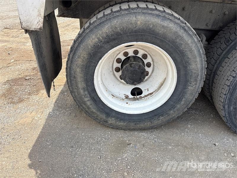 Mack CV713 Camiones bañeras basculantes o volquetes