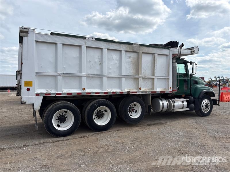 Mack CV713 Camiones bañeras basculantes o volquetes