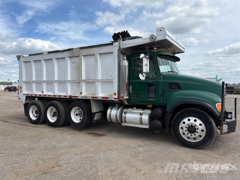 Mack CV713 Camiones bañeras basculantes o volquetes