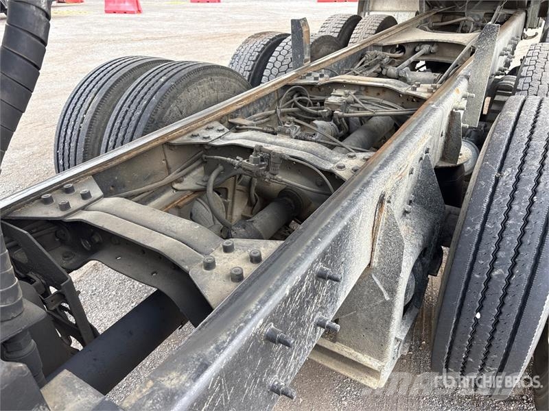 Mack CV713 Camiones bañeras basculantes o volquetes