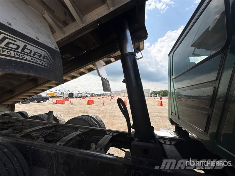 Mack CV713 Camiones bañeras basculantes o volquetes