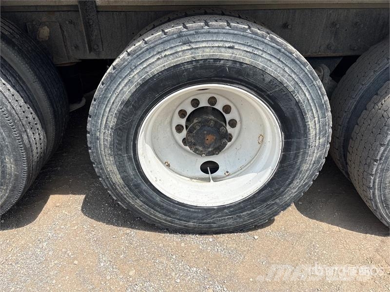 Mack CV713 Camiones bañeras basculantes o volquetes