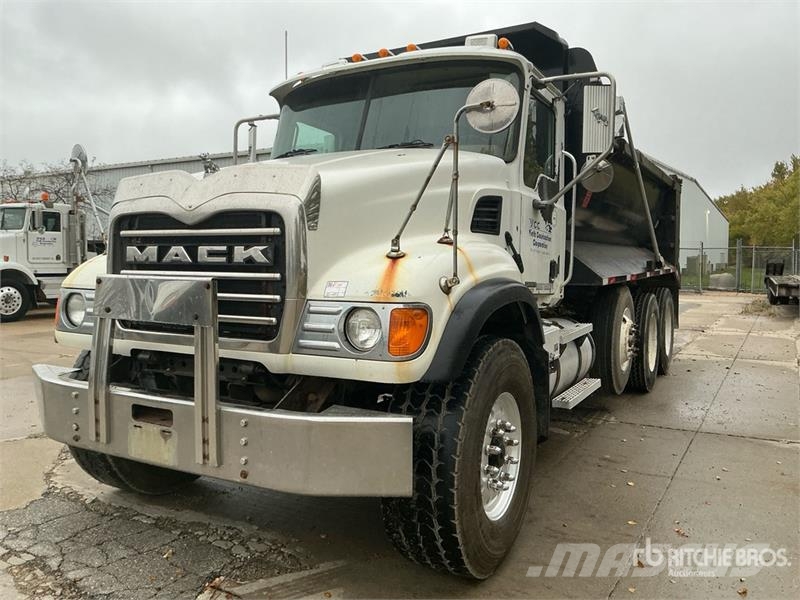 Mack CV713 傾卸式卡車