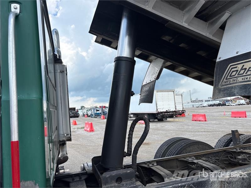Mack CV713 Camiones bañeras basculantes o volquetes
