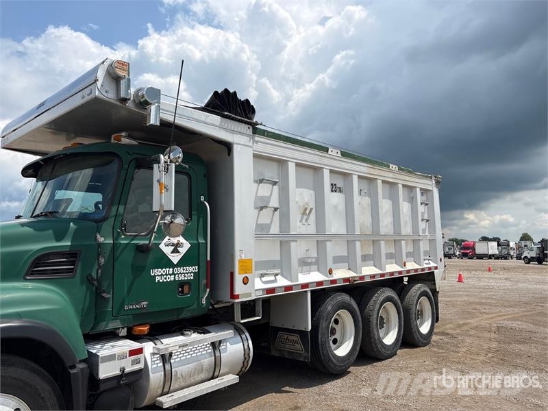 Mack CV713 Camiones bañeras basculantes o volquetes