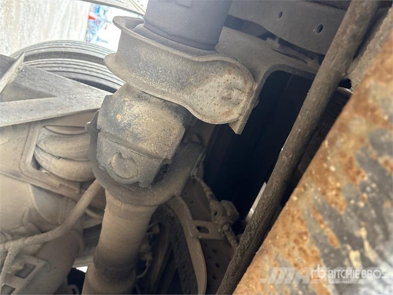 Mack CV713 Camiones bañeras basculantes o volquetes