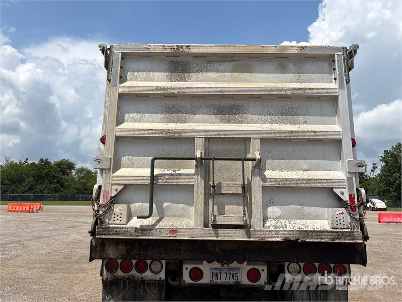 Mack CV713 Camiones bañeras basculantes o volquetes