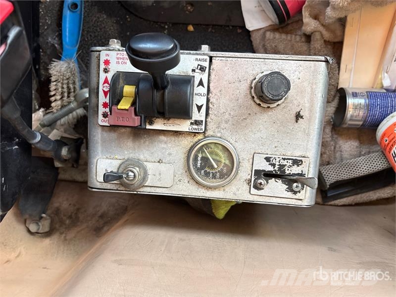 Mack CV713 Camiones bañeras basculantes o volquetes