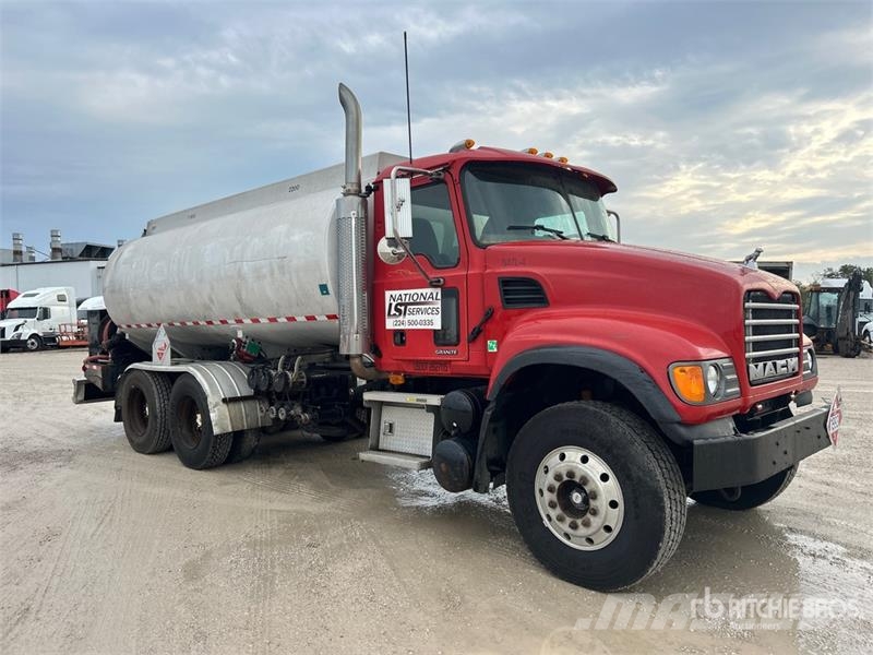 Mack CV713 6x4 Fuel Truck Caminhões-tanque