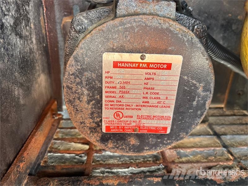 Mack CV713 6x4 Fuel Truck Βυτιοφόρα φορτηγά