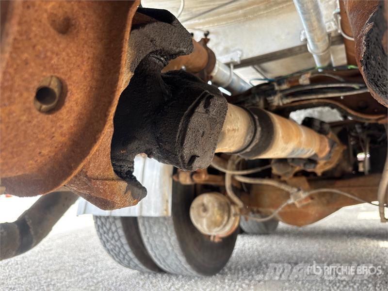 Mack CV713 6x4 Fuel Truck Βυτιοφόρα φορτηγά