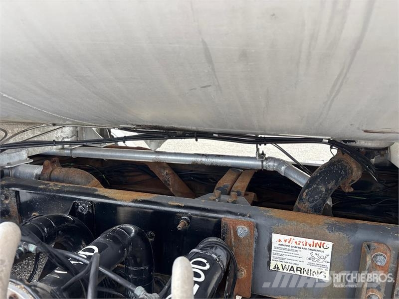 Mack CV713 6x4 Fuel Truck Βυτιοφόρα φορτηγά