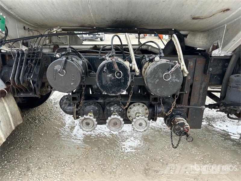 Mack CV713 6x4 Fuel Truck Caminhões-tanque