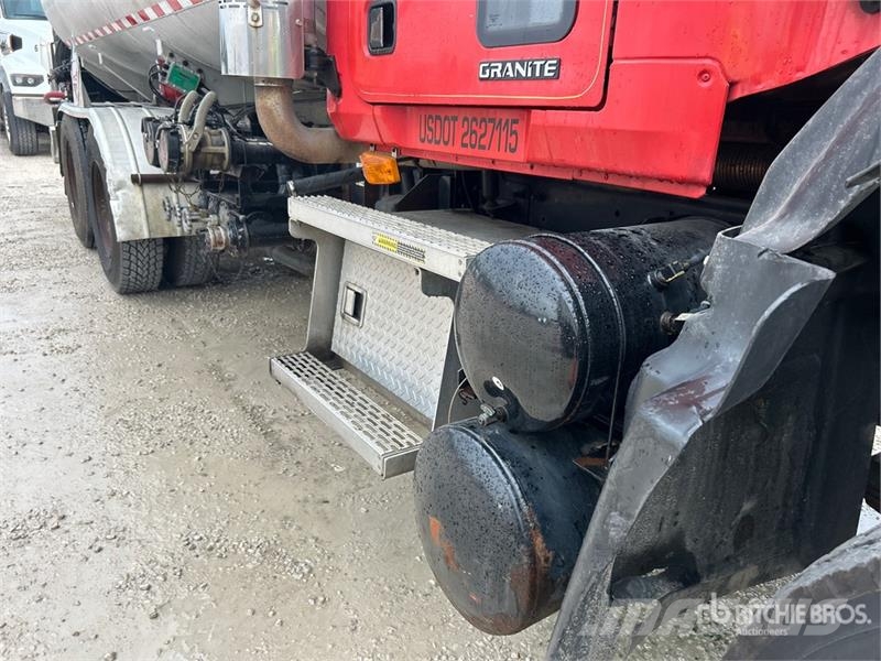 Mack CV713 6x4 Fuel Truck Caminhões-tanque
