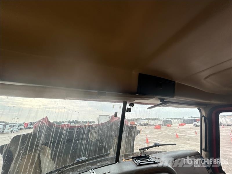 Mack CV713 6x4 Fuel Truck Caminhões-tanque