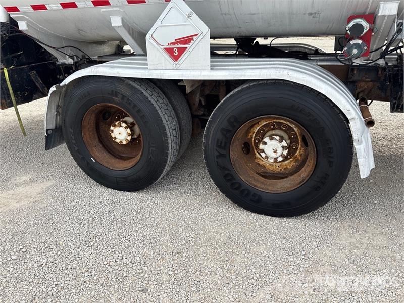 Mack CV713 6x4 Fuel Truck Βυτιοφόρα φορτηγά