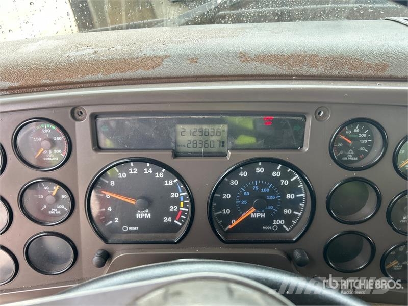 Mack CV713 6x4 Fuel Truck Caminhões-tanque