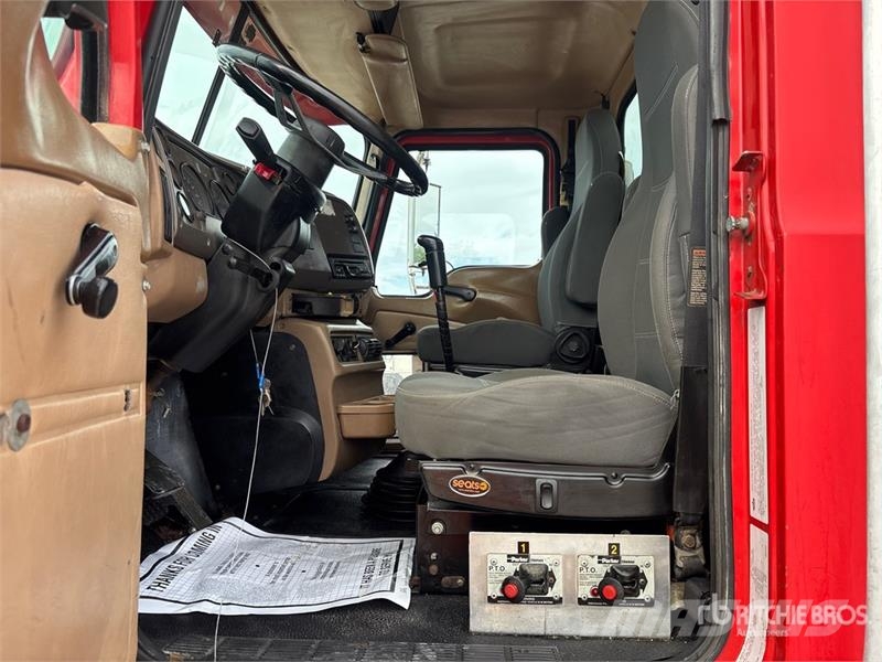 Mack CV713 6x4 Fuel Truck Βυτιοφόρα φορτηγά