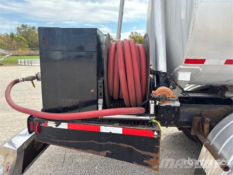 Mack CV713 6x4 Fuel Truck Βυτιοφόρα φορτηγά