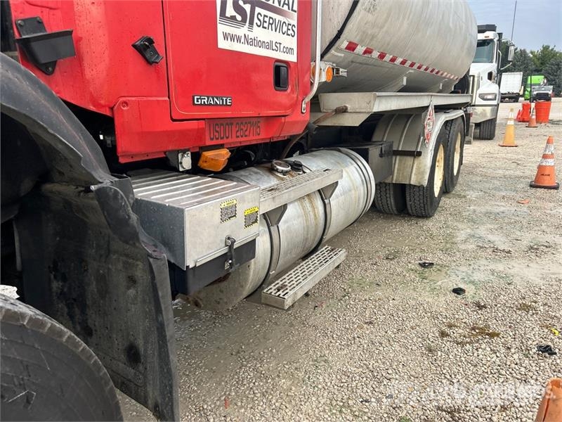 Mack CV713 6x4 Fuel Truck Caminhões-tanque