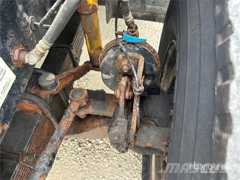 Mack CV713 6x4 Fuel Truck Caminhões-tanque