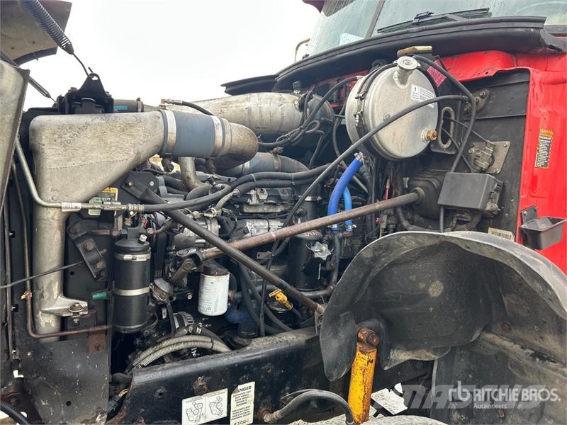 Mack CV713 6x4 Fuel Truck Caminhões-tanque