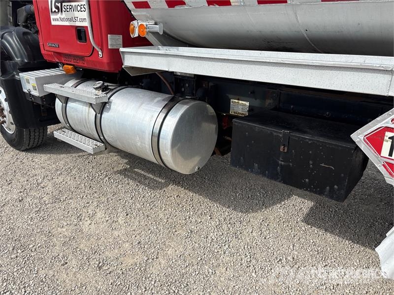 Mack CV713 6x4 Fuel Truck Βυτιοφόρα φορτηγά