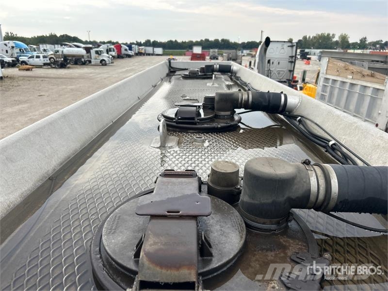 Mack CV713 6x4 Fuel Truck Caminhões-tanque