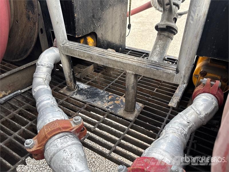 Mack CV713 6x4 Fuel Truck Βυτιοφόρα φορτηγά