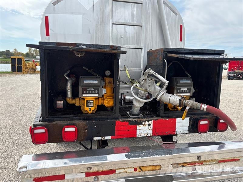 Mack CV713 6x4 Fuel Truck Βυτιοφόρα φορτηγά