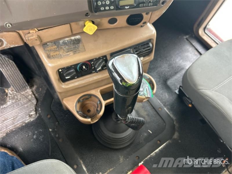 Mack CV713 6x4 Fuel Truck Caminhões-tanque