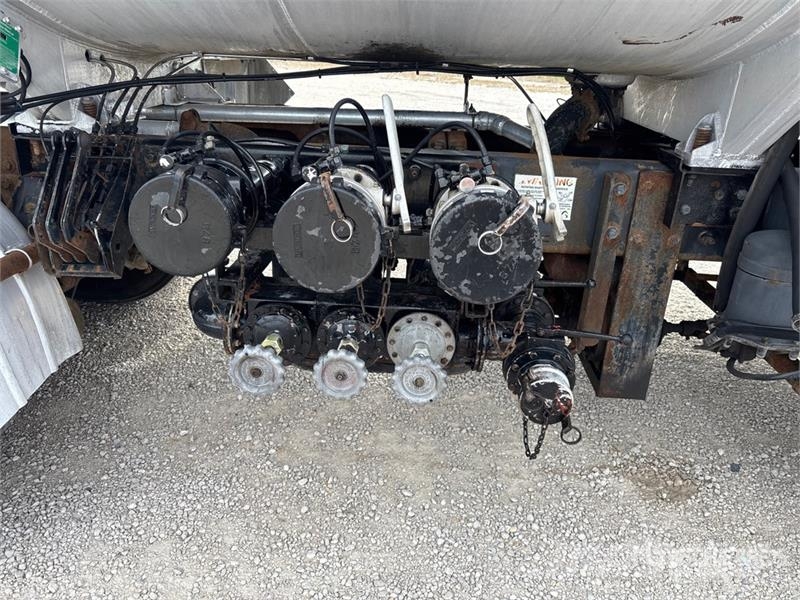 Mack CV713 6x4 Fuel Truck Βυτιοφόρα φορτηγά